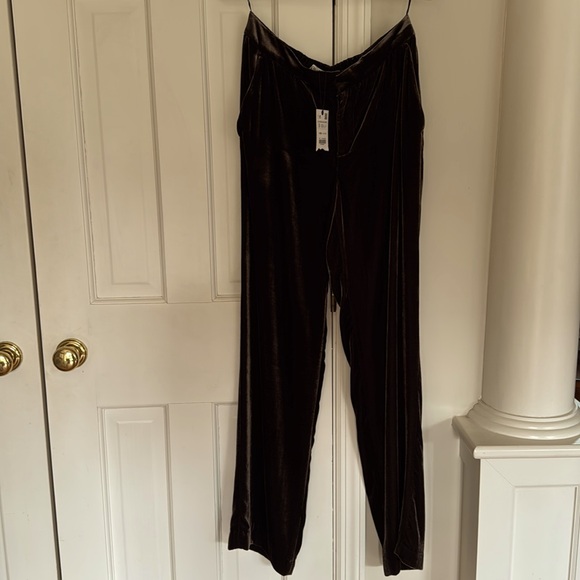 NWT. Velvet relaxed flowing pants. Great for holidays! Small. - Picture 5 of 5